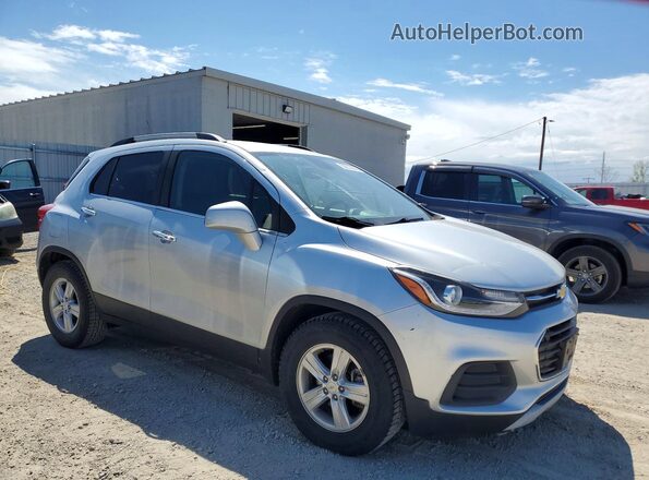 KL7CJLSB2HB182128 2017 CHEVROLET TRAX Серебряный Передняя правая четверть