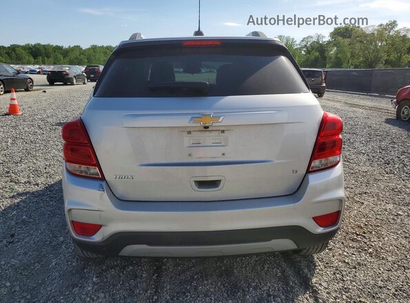 KL7CJLSB2JB683347 2018 CHEVROLET TRAX Silver Widok z tyłu
