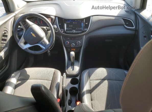 KL7CJLSB2JB683347 2018 CHEVROLET TRAX Silver Widok deski rozdzielczej