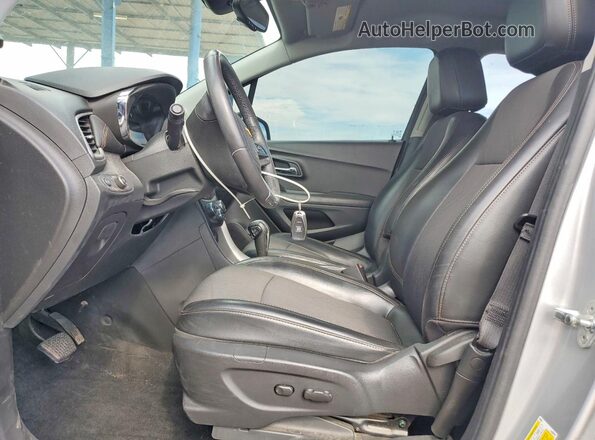 KL7CJLSB6KB960793 2019 CHEVROLET TRAX Серебряный Вид салона спереди