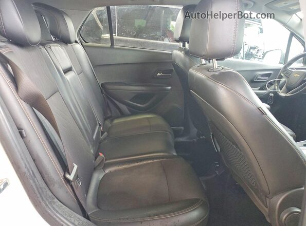 KL7CJLSB6MB324541 2021 CHEVROLET TRAX Белый Вид задней части салона