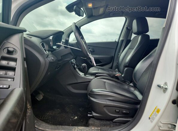 KL7CJLSB8KB848447 2019 CHEVROLET TRAX White Front interior view