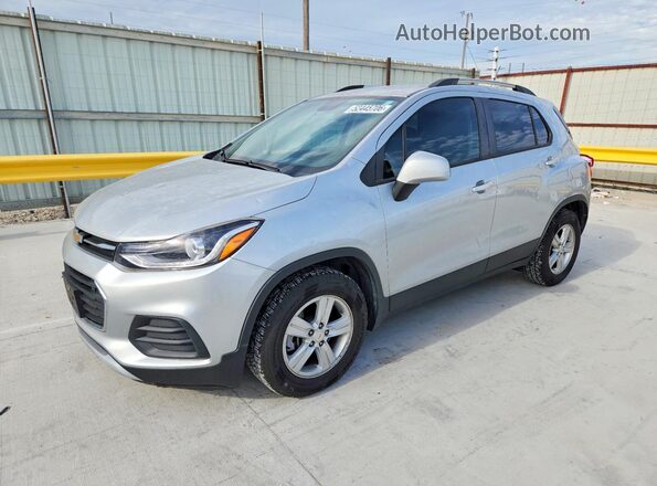 KL7CJLSB9MB336344 2021 CHEVROLET TRAX Серебряный Передняя левая четверть