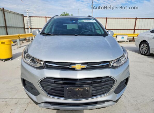 KL7CJLSB9MB336344 2021 CHEVROLET TRAX Серебряный Вид спереди