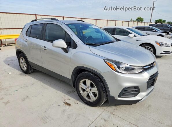 KL7CJLSB9MB336344 2021 CHEVROLET TRAX Серебряный Передняя правая четверть