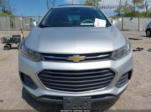 KL7CJNSB3JB720529 2018 CHEVROLET TRAX Silver Widok z przodu
