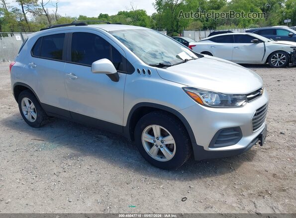 KL7CJNSB3JB720529 2018 CHEVROLET TRAX Silver Przód prawy