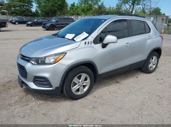 KL7CJNSB3JB720529 2018 CHEVROLET TRAX Silver Przód lewy