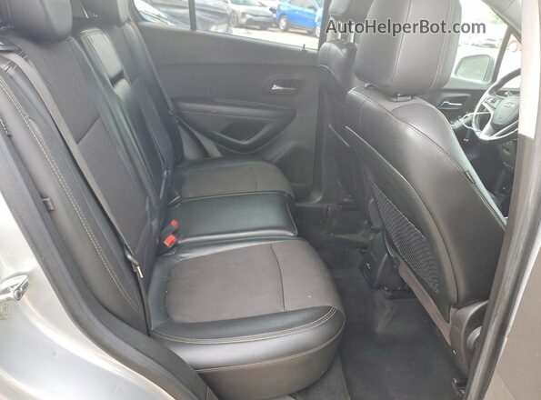 KL7CJPSB1KB952074 2019 CHEVROLET TRAX Серебряный Вид задней части салона