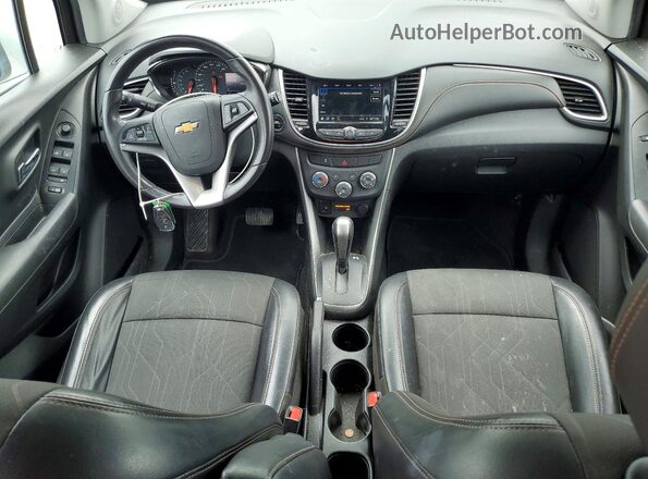 KL7CJPSB3KB927757 2019 CHEVROLET TRAX Серебряный Вид панели приборов
