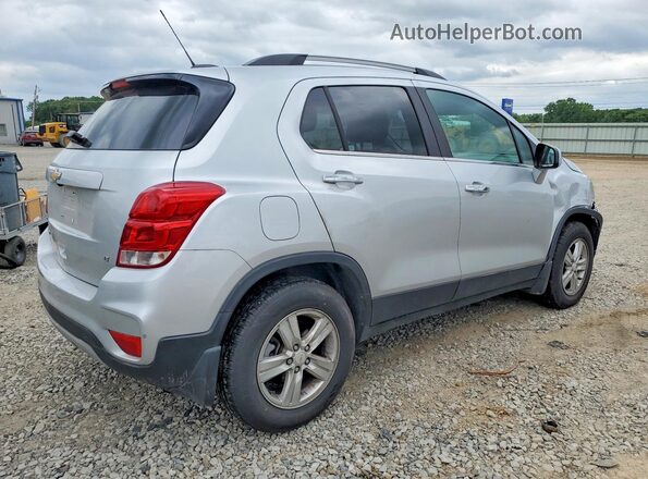 KL7CJPSB3KB927757 2019 CHEVROLET TRAX Серебряный Задняя правая четверть