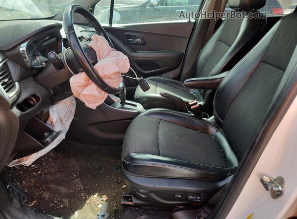 KL7CJPSB4JB730059 2018 CHEVROLET TRAX Белый Вид салона спереди