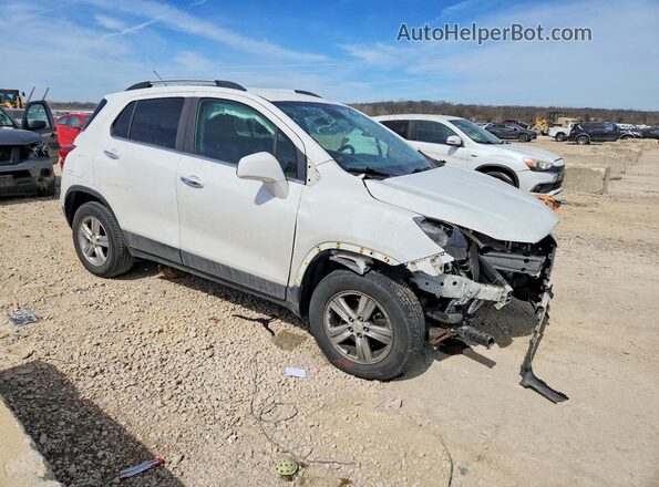 KL7CJPSB4JB730059 2018 CHEVROLET TRAX Белый Передняя правая четверть