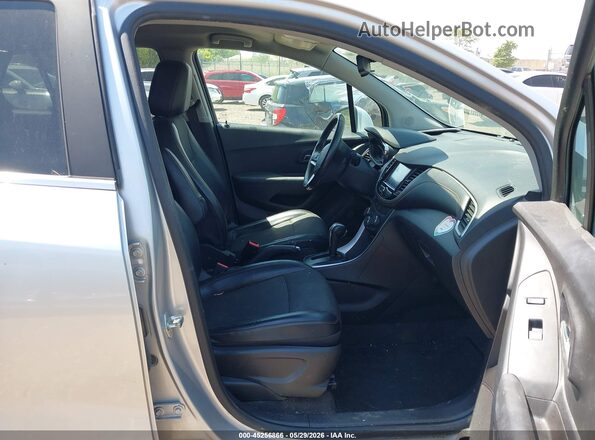 KL7CJPSB5HB148918 2017 CHEVROLET TRAX Silver Widok wnętrza z przodu