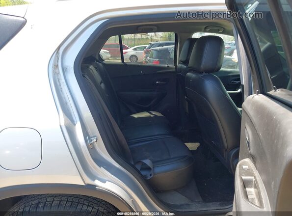KL7CJPSB5HB148918 2017 CHEVROLET TRAX Silver Widok naklejki z numerem VIN