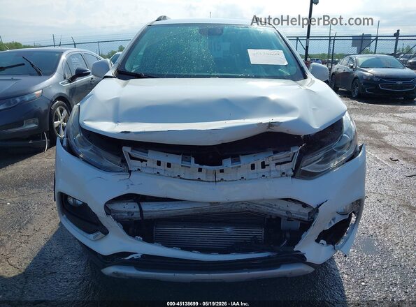 KL7CJPSB5JB613221 2018 CHEVROLET TRAX Белый Вид спереди