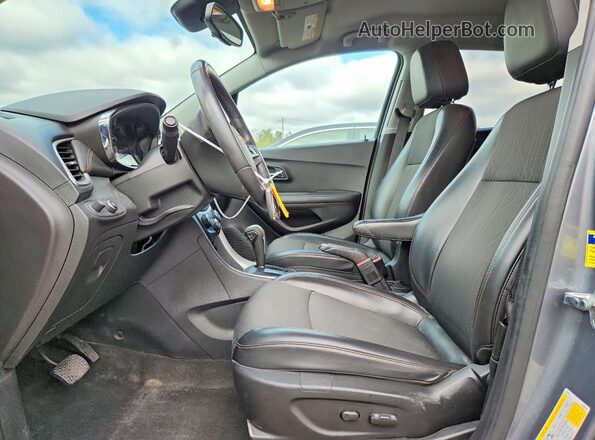 KL7CJPSB6KB787977 2019 CHEVROLET TRAX Серый Вид салона спереди