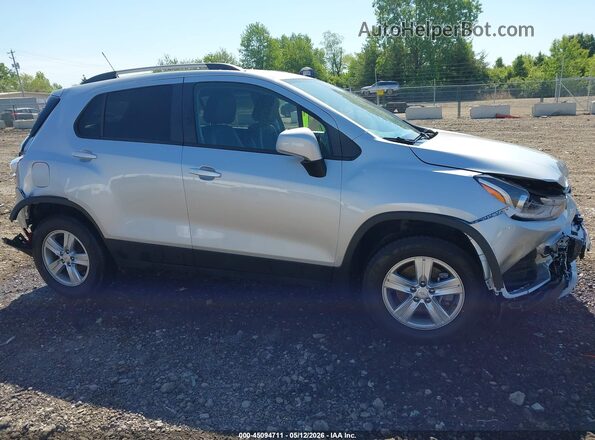 KL7CJPSB6MB339502 2021 CHEVROLET TRAX Silver Widok wnętrza z tyłu