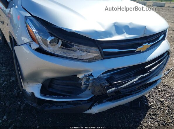 KL7CJPSB6MB339502 2021 CHEVROLET TRAX Silver Widok z przodu