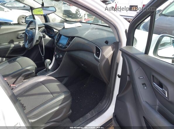 KL7CJPSB7HB183282 2017 CHEVROLET TRAX White Вид салону спереду