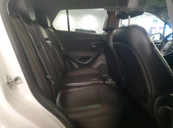 KL7CJPSB8JB614525 2018 CHEVROLET TRAX Белый Вид задней части салона