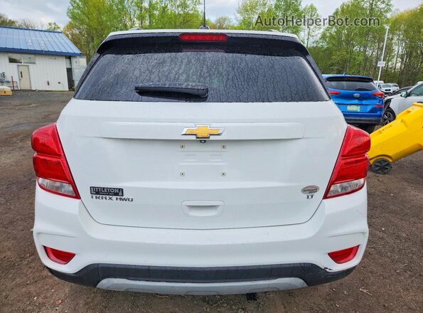 KL7CJPSB8JB671890 2018 CHEVROLET TRAX Белый Вид сзади