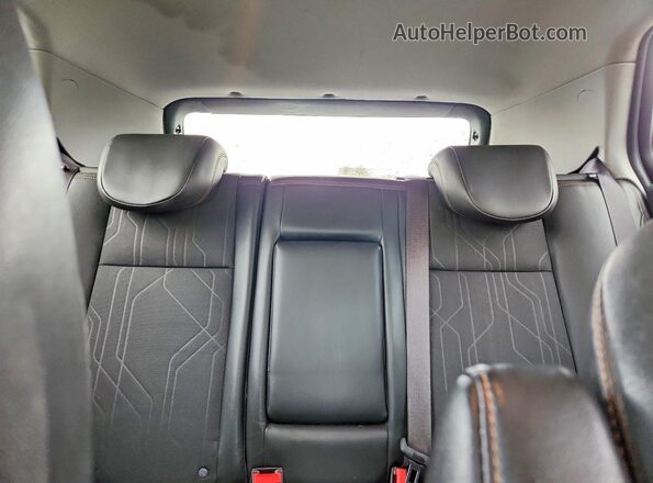 KL7CJPSB8JB671890 2018 CHEVROLET TRAX Белый Вид задних сидений