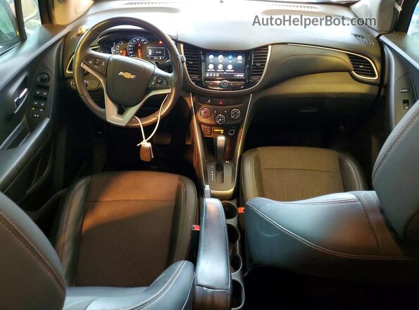 KL7CJPSM1NB566874 2022 CHEVROLET TRAX Красный Вид панели приборов