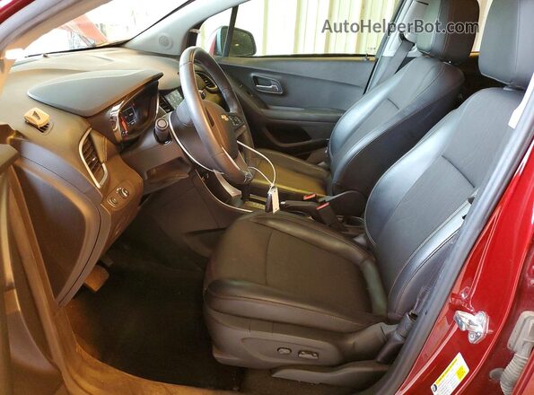 KL7CJPSM1NB566874 2022 CHEVROLET TRAX Красный Вид салона спереди