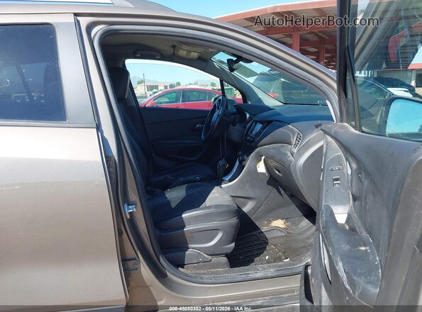 KL7CJPSM2NB531387 2022 CHEVROLET TRAX Золотой Вид салона спереди