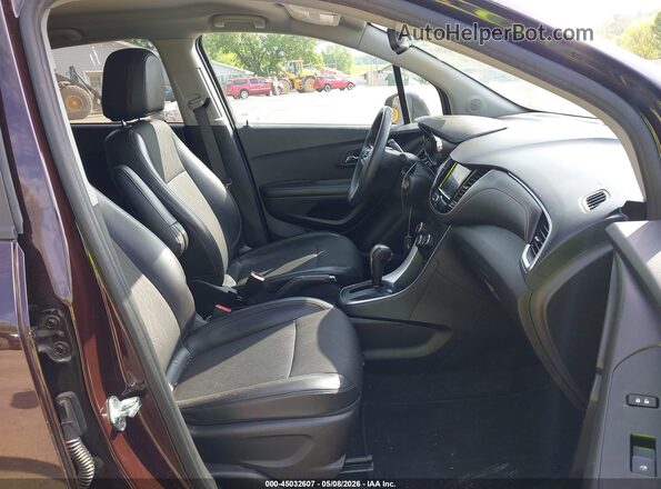 KL7CJPSM3MB366304 2021 CHEVROLET TRAX Бордовый Вид салона спереди