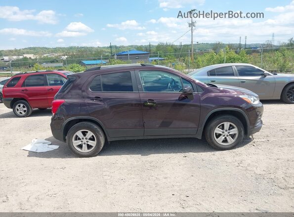 KL7CJPSM6NB522157 2022 CHEVROLET TRAX Burgundy Widok wnętrza z tyłu