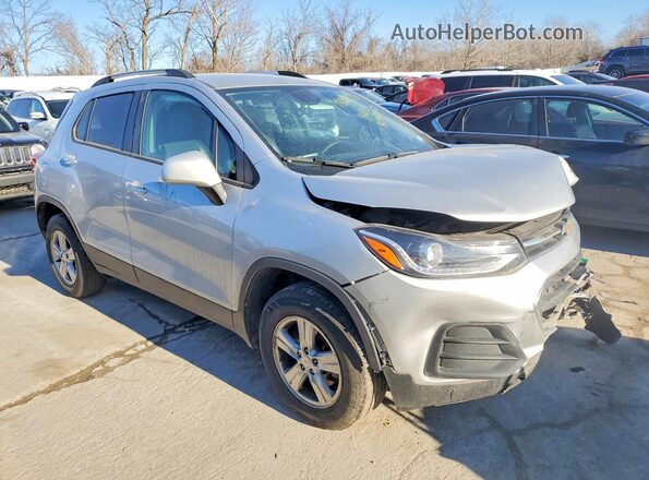 KL7CJPSM7MB364295 2021 CHEVROLET TRAX Серебряный Передняя правая четверть