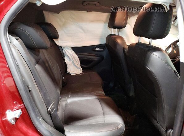 KL7CJPSM8NB568993 2022 CHEVROLET TRAX Бордовый Вид задней части салона