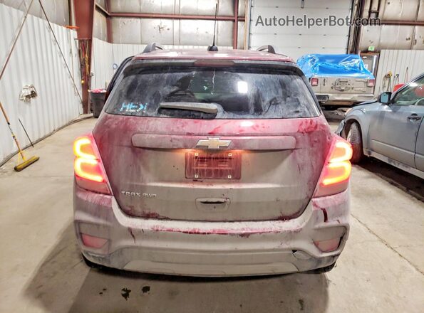 KL7CJPSM8NB568993 2022 CHEVROLET TRAX Бордовый Вид сзади