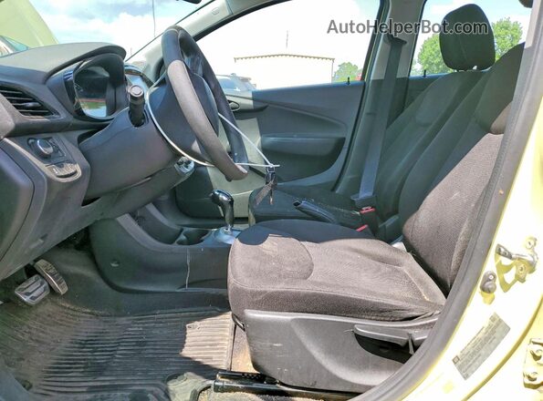 KL8CB6SA1HC761333 2017 CHEVROLET SPARK Зеленый Вид салона спереди
