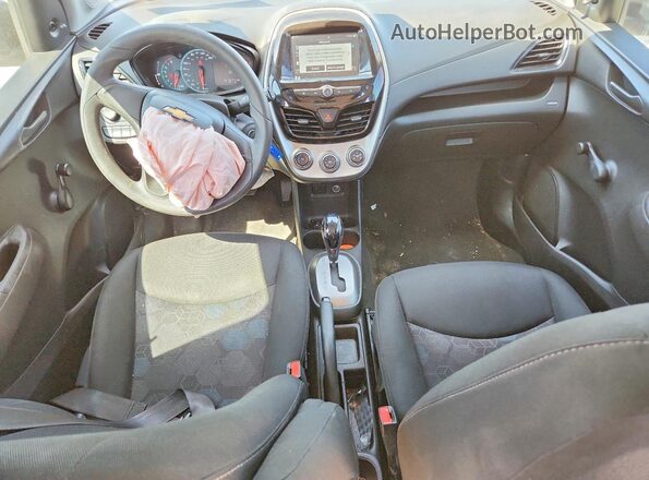 KL8CB6SA2HC763060 2017 CHEVROLET SPARK Бежевый Вид панели приборов