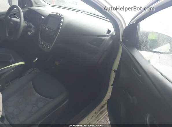 KL8CB6SA4HC808774 2017 CHEVROLET SPARK Белый Вид салона спереди