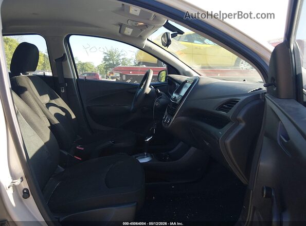 KL8CB6SA6HC784851 2017 CHEVROLET SPARK Белый Вид салона спереди