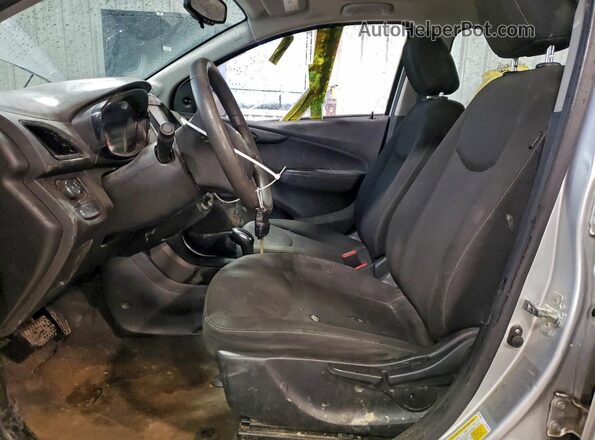 KL8CB6SA8HC754136 2017 CHEVROLET SPARK Серебряный Вид салона спереди