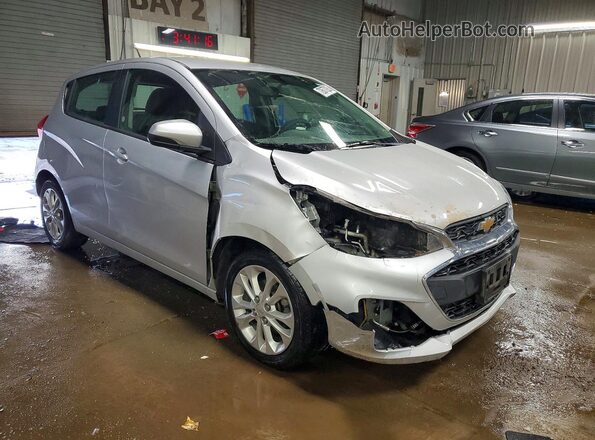 KL8CD6SA0MC218317 2021 CHEVROLET SPARK Серебряный Передняя правая четверть