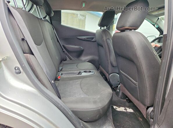 KL8CD6SA5LC447171 2020 CHEVROLET SPARK Silver Widok tylnych siedzeń