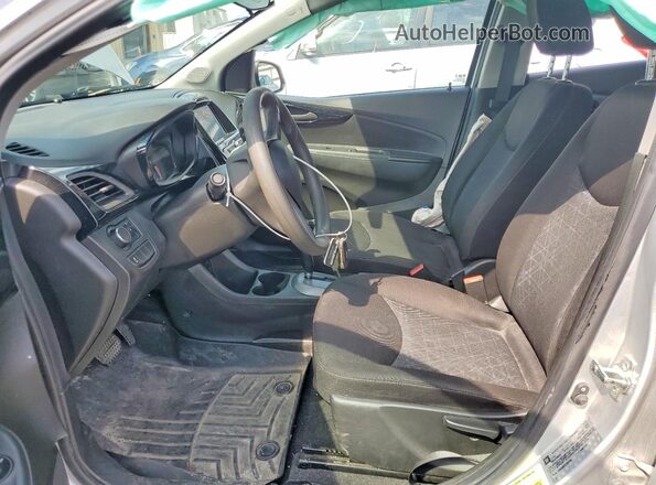 KL8CD6SA8KC720554 2019 CHEVROLET SPARK Серебряный Вид салона спереди