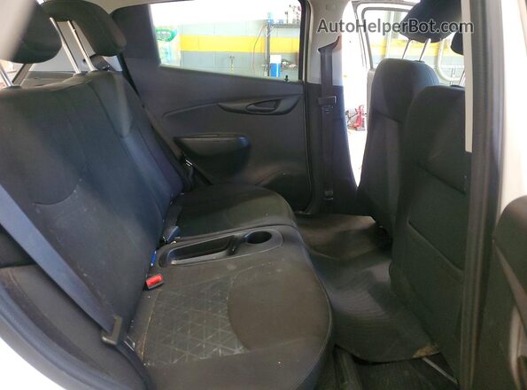 KL8CD6SAXMC220818 2021 CHEVROLET SPARK Белый Вид задних сидений