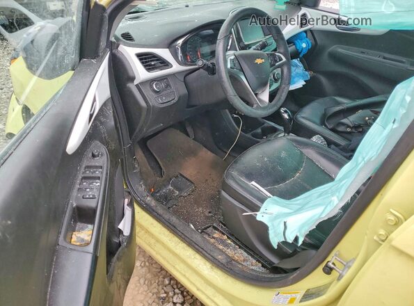KL8CF6SA2HC790618 2017 CHEVROLET SPARK Желтый Вид панели приборов