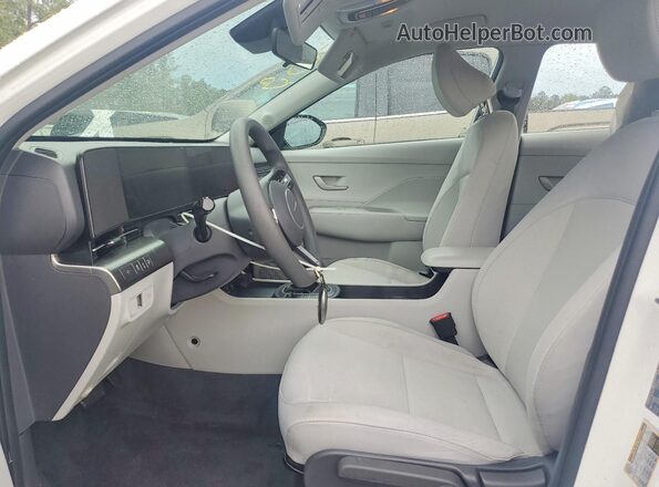 KM8HA3AB3RU183851 2024 HYUNDAI KONA Белый Вид салона спереди