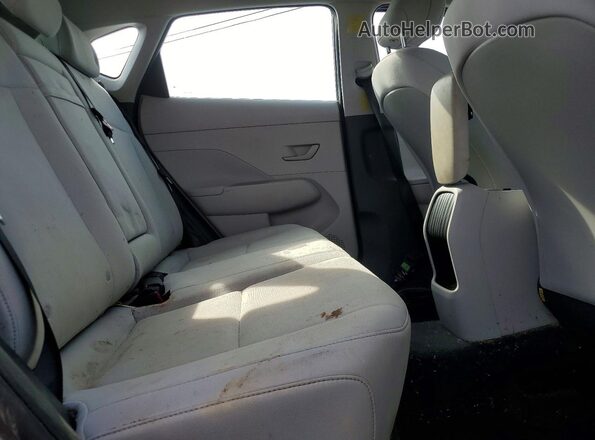 KM8HACAB6RU137995 2024 HYUNDAI KONA Gray Widok wnętrza z tyłu