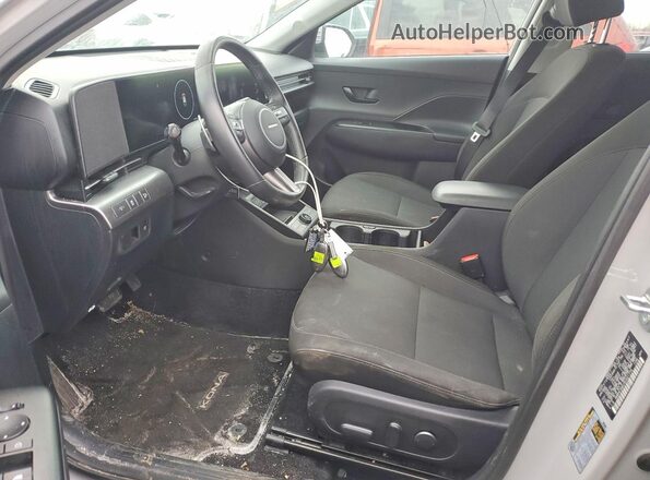 KM8HC3AB1SU321774 2025 HYUNDAI KONA Серый Вид салона спереди