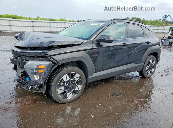 KM8HCCAB1RU081183 2024 HYUNDAI KONA Черный Передняя левая четверть