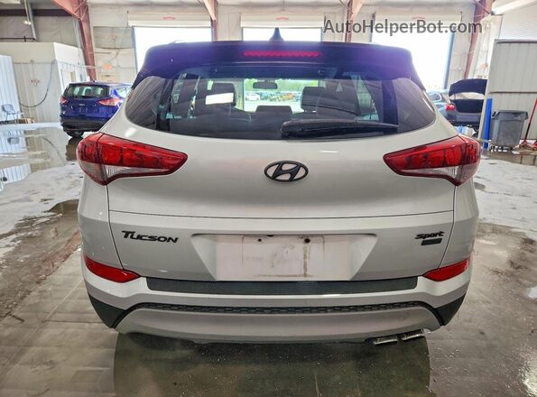 KM8J3CAL7JU696674 2018 HYUNDAI TUCSON Серебряный Вид сзади